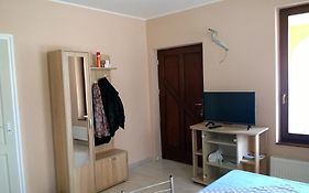 Hatarmenti Vendeghaz